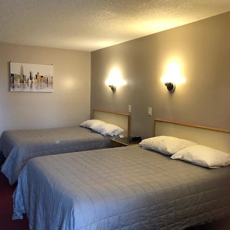 Voyageur Motel Тандер-Бей Екстер'єр фото