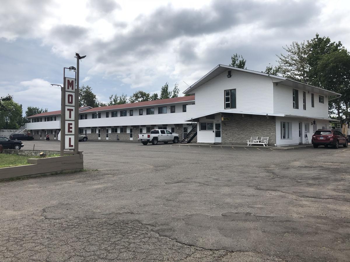 Voyageur Motel Тандер-Бей Екстер'єр фото