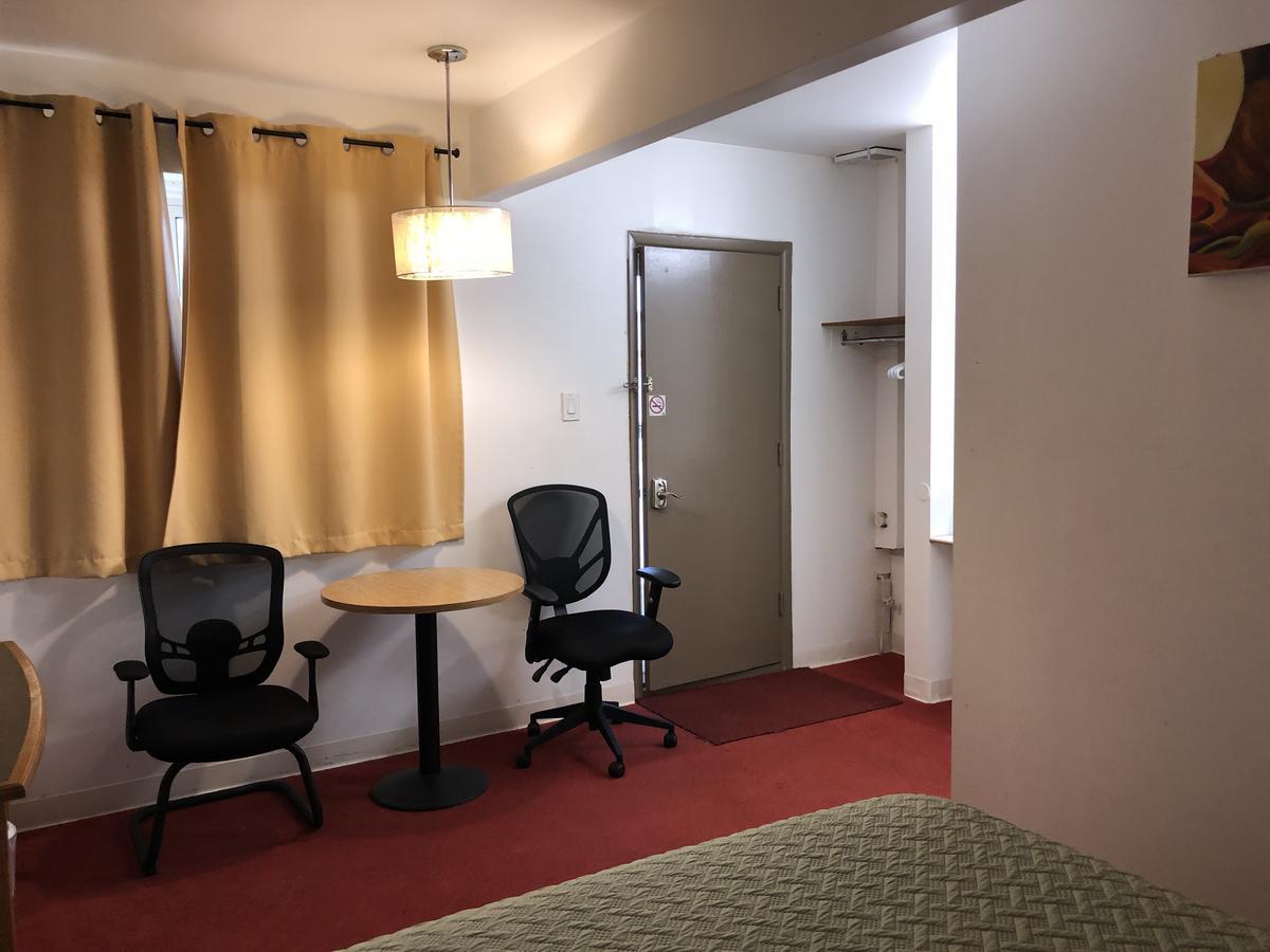 Voyageur Motel Тандер-Бей Екстер'єр фото